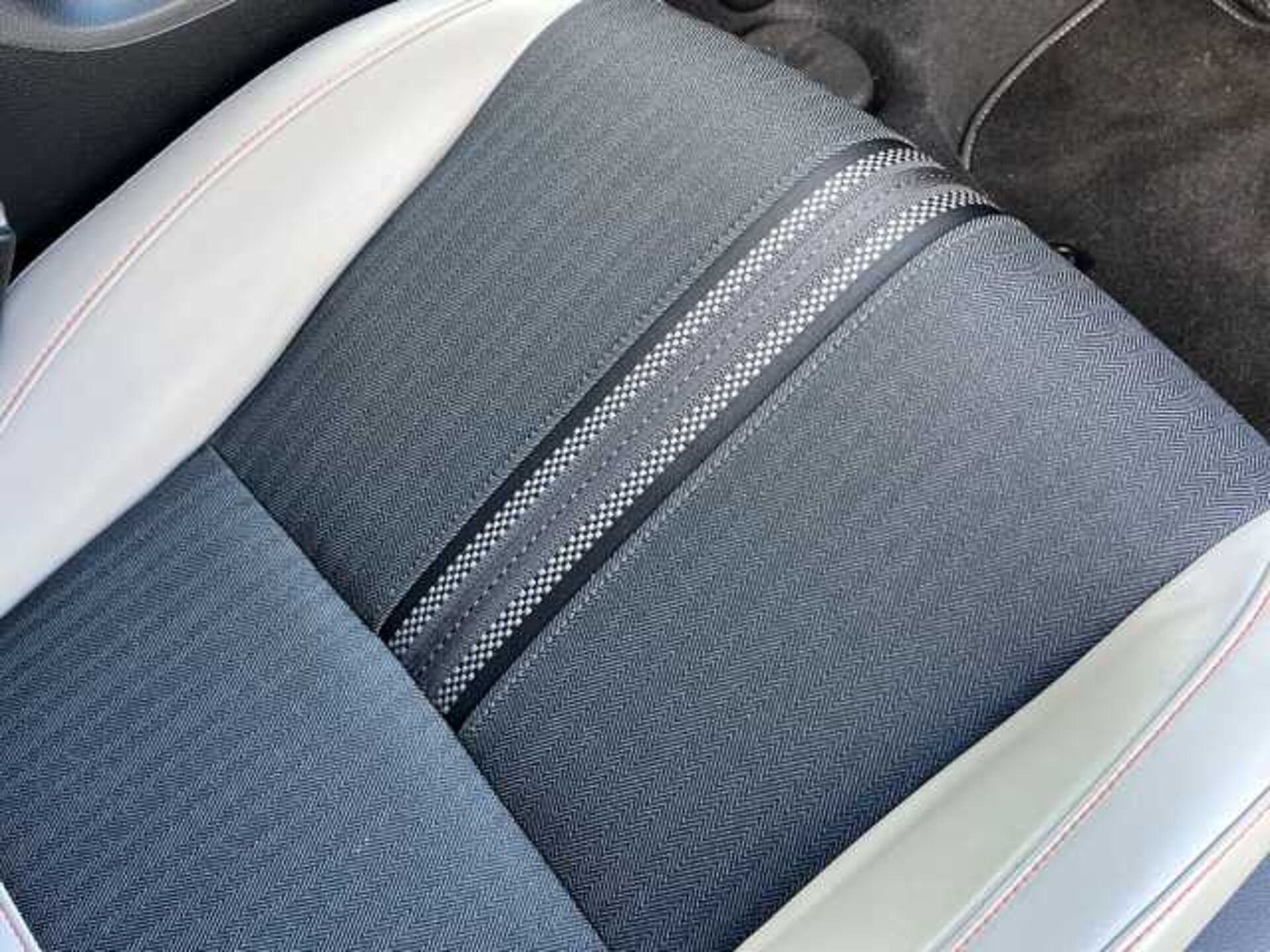 Honda HR-V Hybrid 1.5 h i-MMD Advance Style SUV 5dr Petrol Hybrid CVT Euro 6 (s/s) (131 ps) 