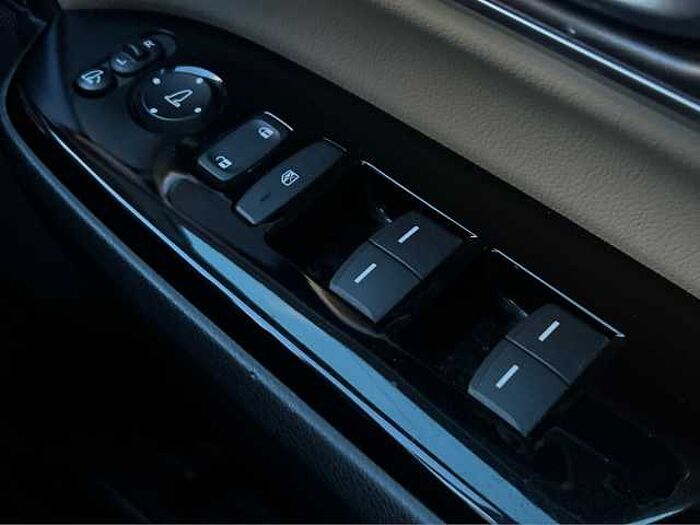 Honda CR-V Hybrid 2.0 h i-MMD SR SUV 5dr Petrol Hybrid eCVT 4WD Euro 6 (s/s) (184 ps) 